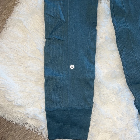 Lululemon Ebb to Street Pant - Size 12 - Picture 9 of 10